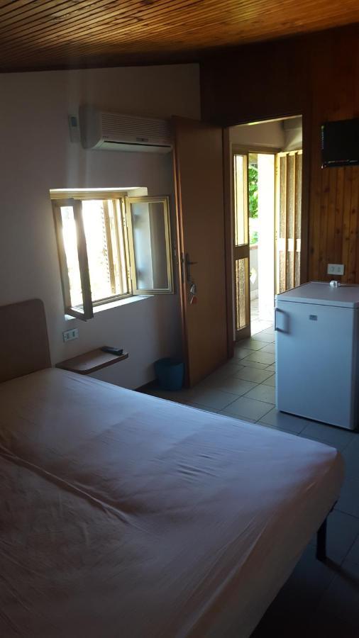 Hotel Villa Claudio มารีนา ดิ มาซซา ภายนอก รูปภาพ