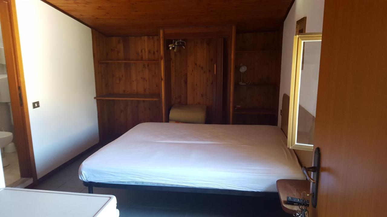 Hotel Villa Claudio มารีนา ดิ มาซซา ภายนอก รูปภาพ